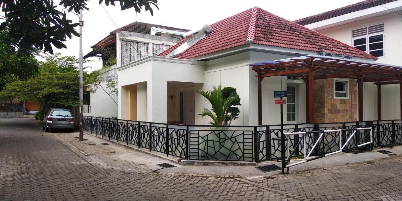 Omah Inap D24 Syariah Near Universitas Aisyiah Yogyakarta Mitra Reddoorz Sleman  Exterior foto